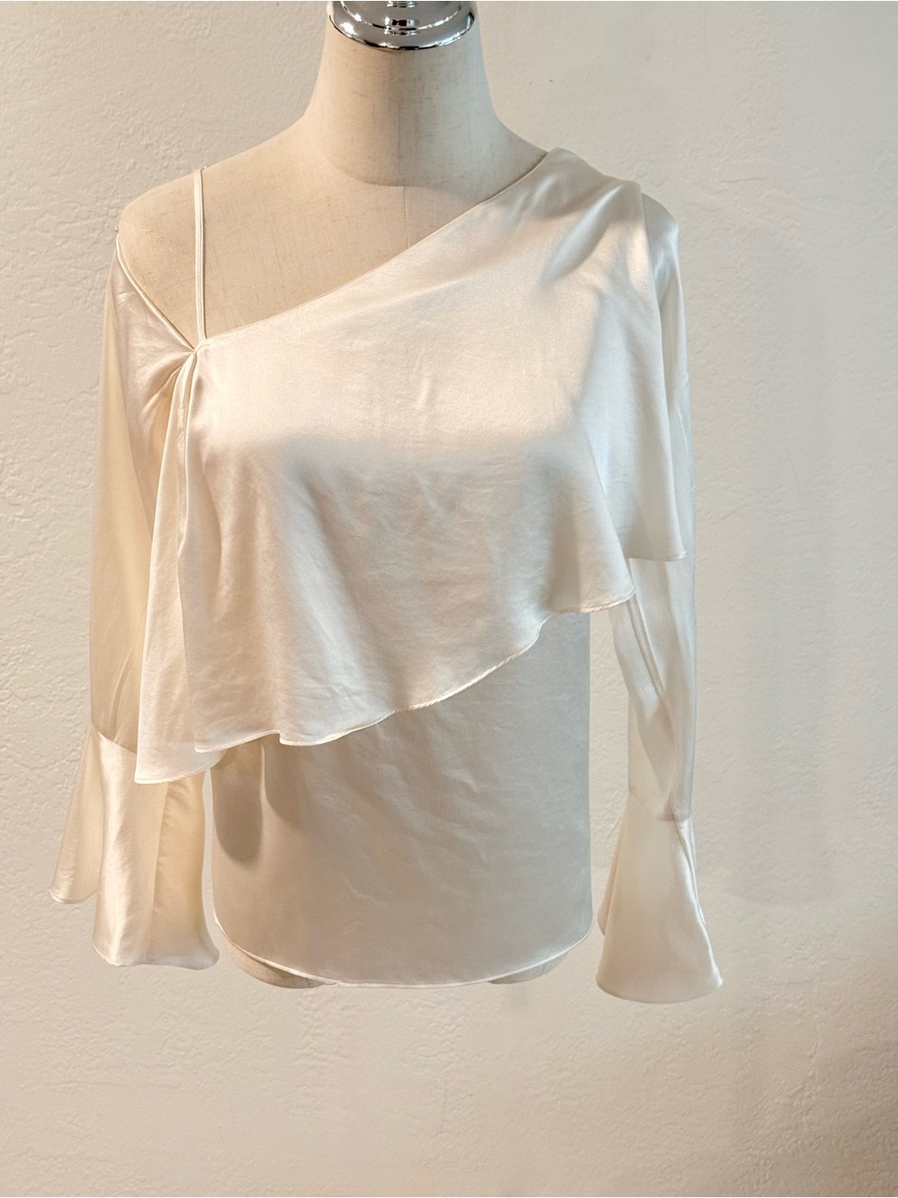 NWOT Parker NY Ivory 100% Silk Asymmetrical Draped OffShoulder Blouse M Luxury